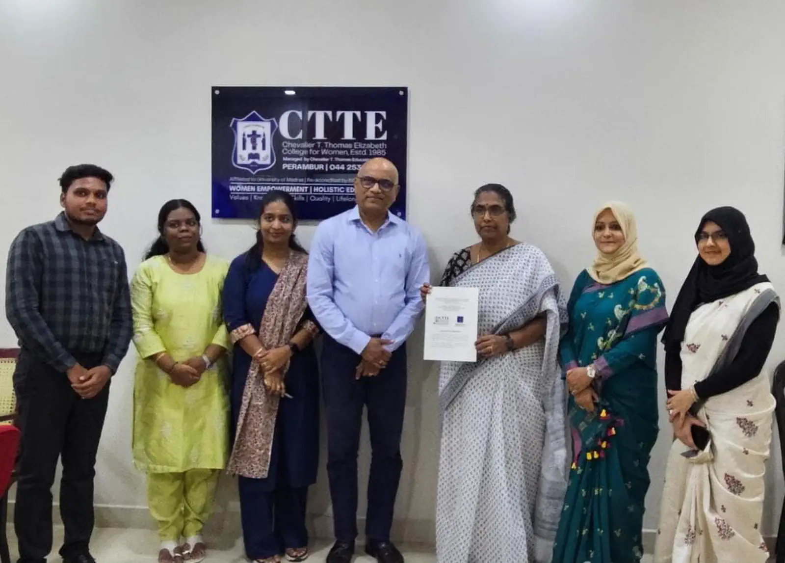 signs Memorandum of Understanding with Chevalier T. Thomas Elizabeth College for Women.